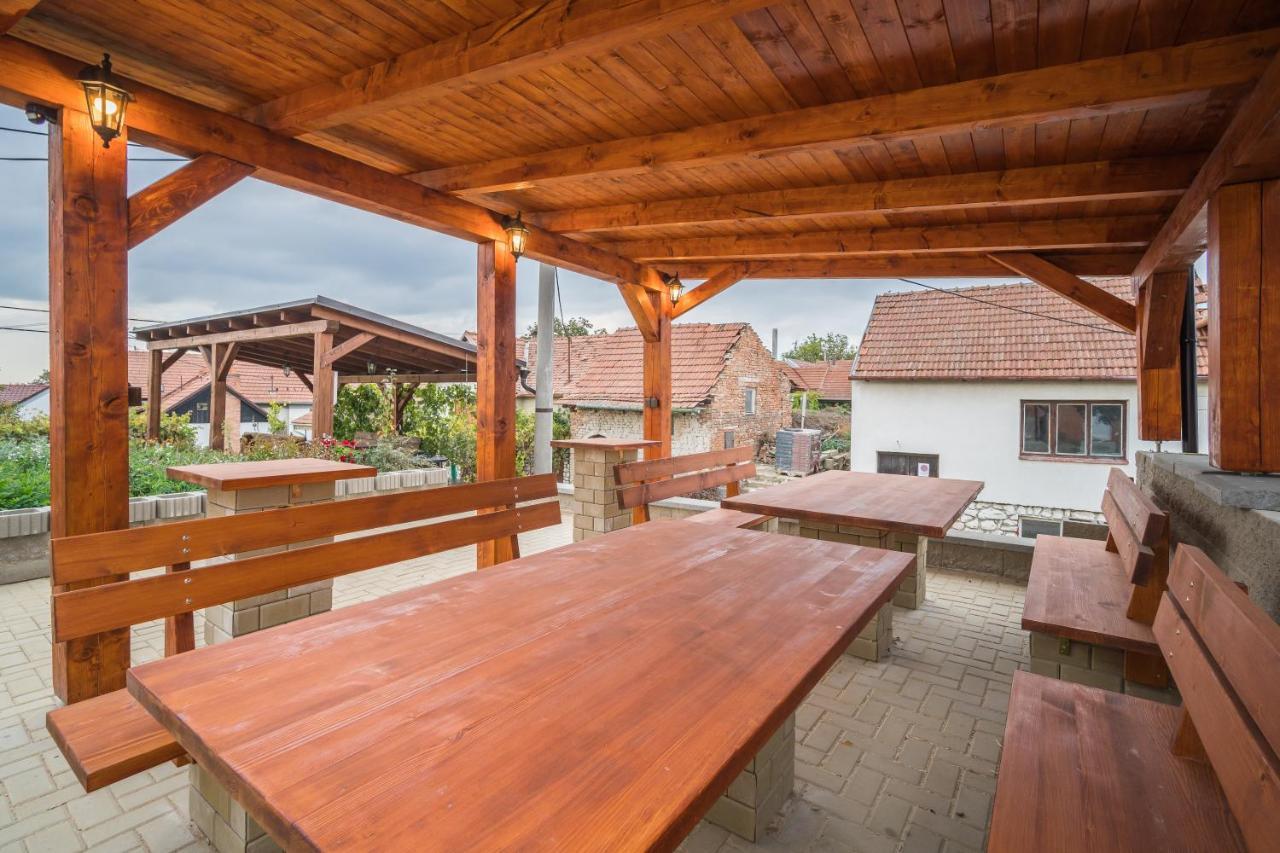 Vinoza - Ubytovani A Vinny Sklep Velke Bilovice Rulandova Luaran gambar